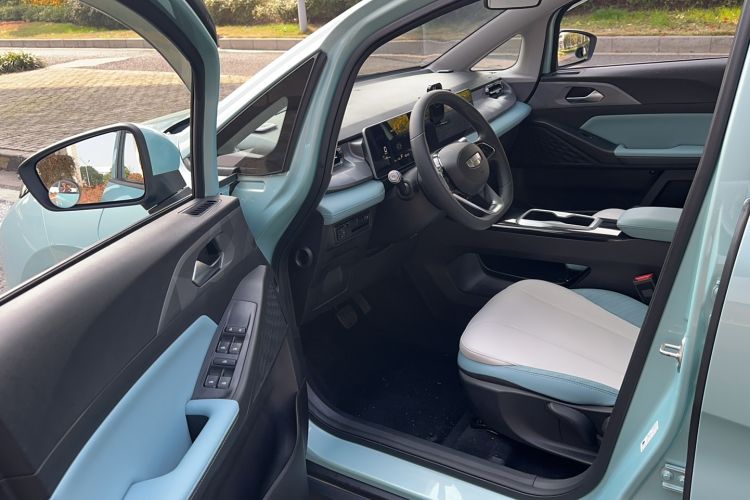 Used Geometry E Firefly 2024 301km Starlight Driver Seat