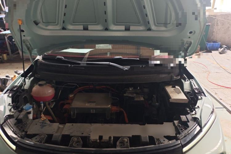 Used Geometry E Firefly 2024 401km Starlight Engine Bay