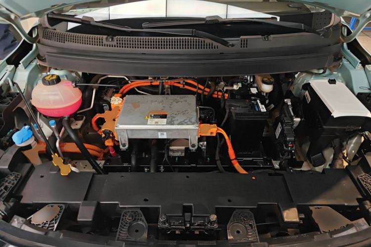 Used Geometry E Firefly 2024 301km Flowing Light Engine Bay