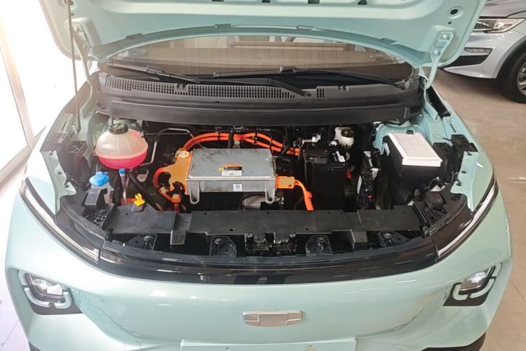 Used Geometry E Firefly 2024 301km Starlight Engine Bay
