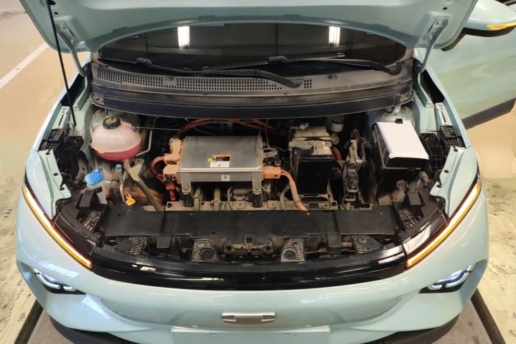 Used Geometry E Firefly 2024 301km Starlight Engine Bay