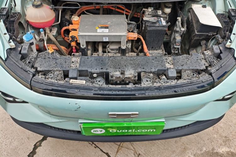 Used Geometry E Firefly 2024 401 km Fluorescent Engine Bay