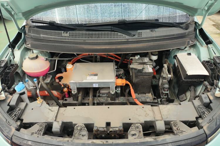 Used Geometry E Firefly 2024 301km Flowing Light Engine Bay