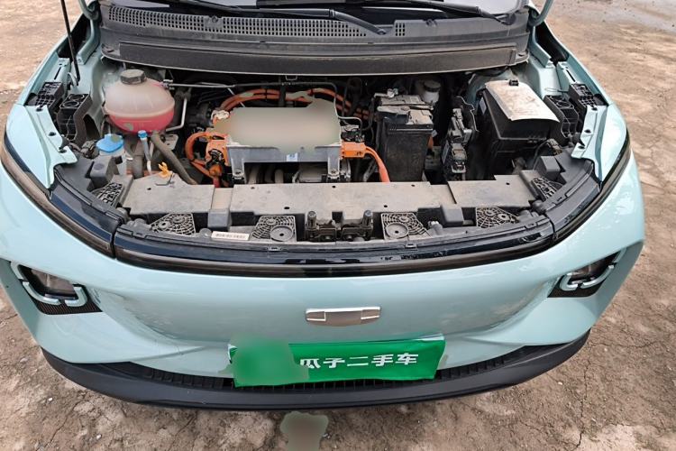 Used Geometry E Firefly 2024 401 km Fluorescent Engine Bay