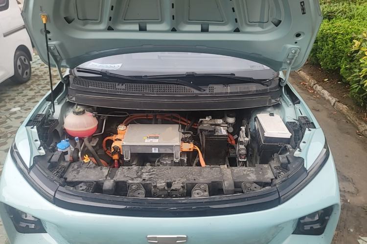 Used Geometry E Firefly 2024 301km Starlight Engine Bay