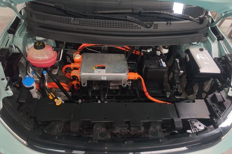 Used Geometry E Firefly 2024 301km Flowing Light Engine Bay