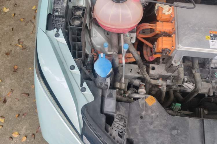 Used Geometry E Firefly 2024 301km Flowing Light Engine Bay Right
