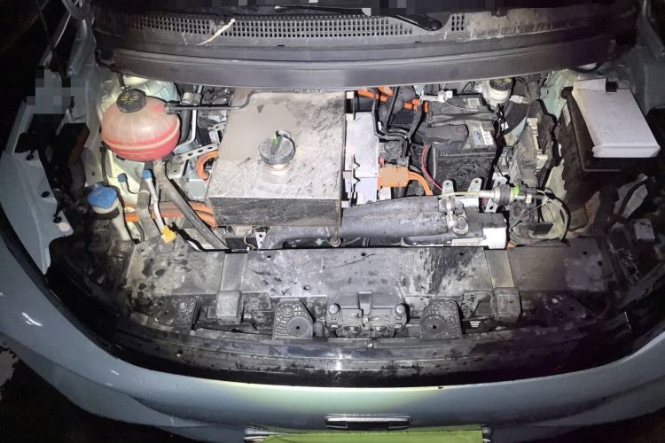 Used Geometry E Firefly 2024 301km Flowing Light Engine Bay