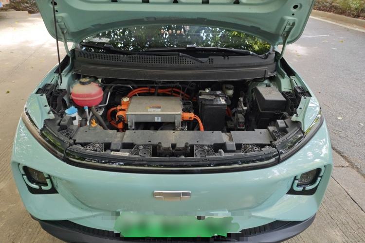 Used Geometry E Firefly 2024 401 km Fluorescent Engine Bay