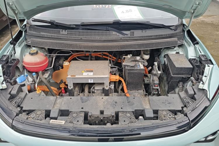 Used Geometry E Firefly 2024 401 km Fluorescent Engine Bay