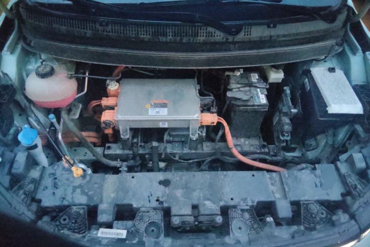 Used Geometry E Firefly 2024 401 km Fluorescent Engine Bay