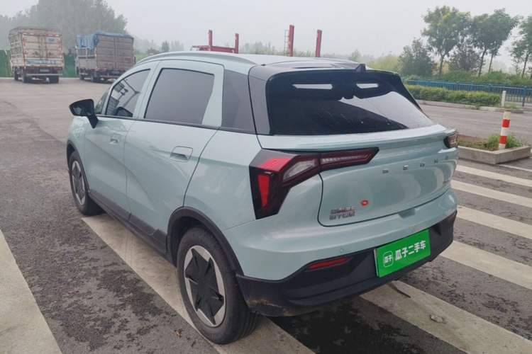 Used Geometry E Firefly 2024 301km Starlight Exterior 2