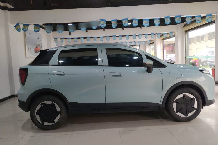 Used Geometry E Firefly 2024 301km Starlight Exterior 3