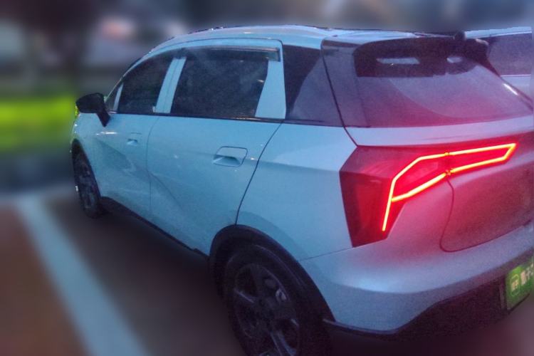 Used Geometry E Firefly 2024 401 km Fluorescent Exterior 3