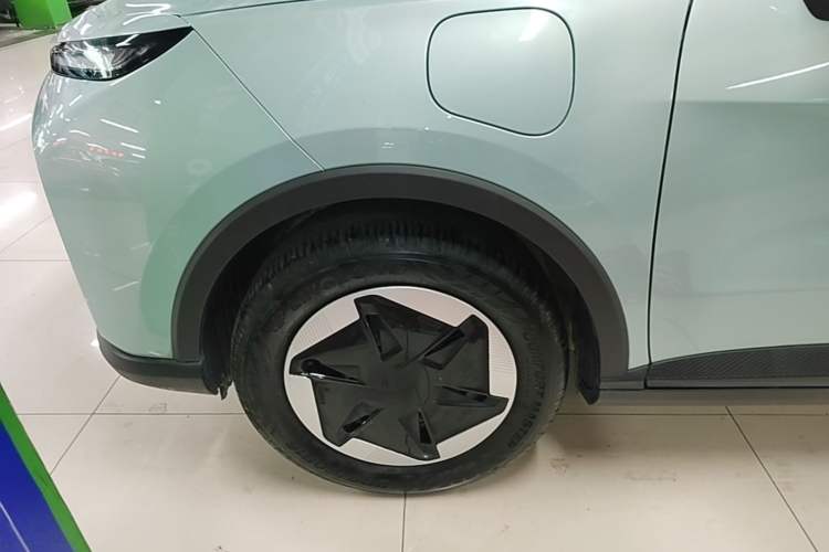Used Geometry E Firefly 2024 301km Starlight Exterior 4