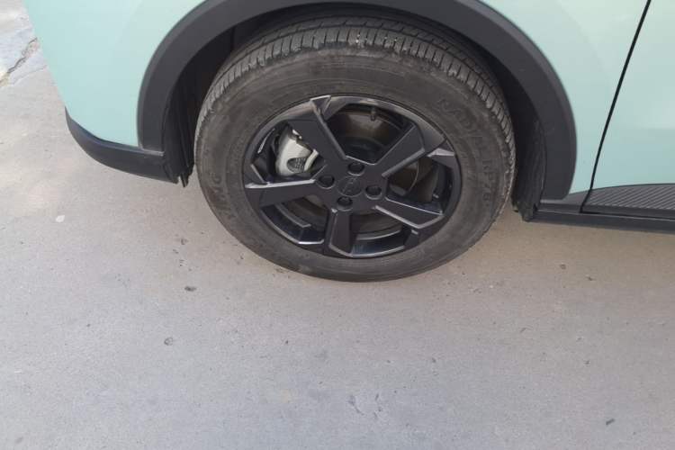 Used Geometry E Firefly 2024 301km Starlight Exterior 4