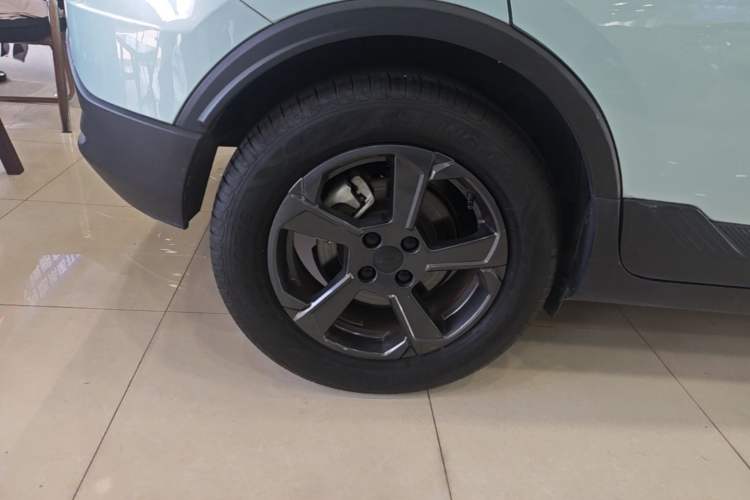 Used Geometry E Firefly 2024 401 km Fluorescent Exterior 5