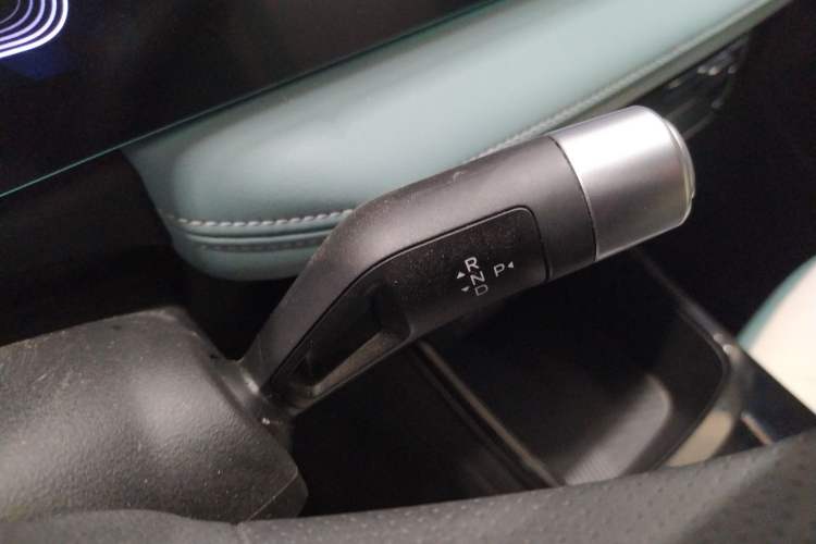 Used Geometry E Firefly 2024 301km Starlight Gear Lever