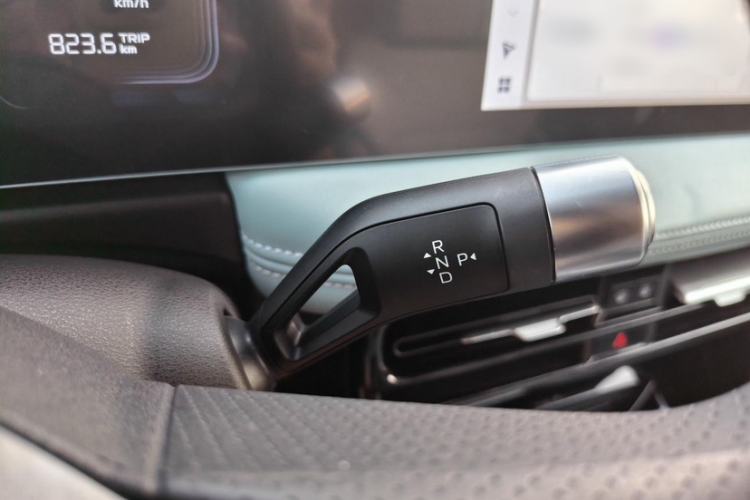 Used Geometry E Firefly 2024 301km Starlight Gear Lever