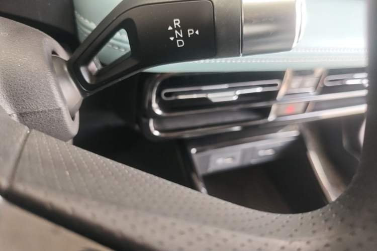 Used Geometry E Firefly 2024 301km Starlight Gear Lever