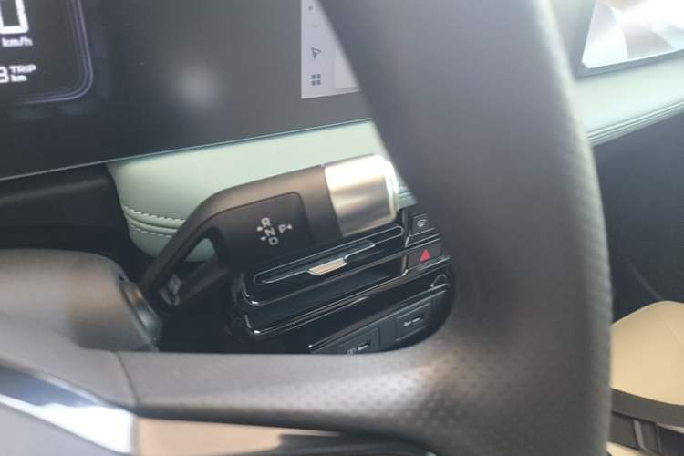 Used Geometry E Firefly 2024 301km Starlight Gear Lever
