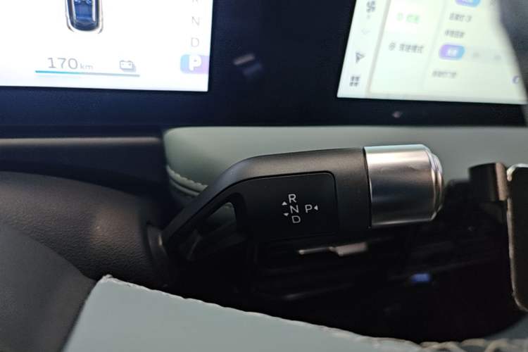 Used Geometry E Firefly 2024 401 km Fluorescent Gear Lever