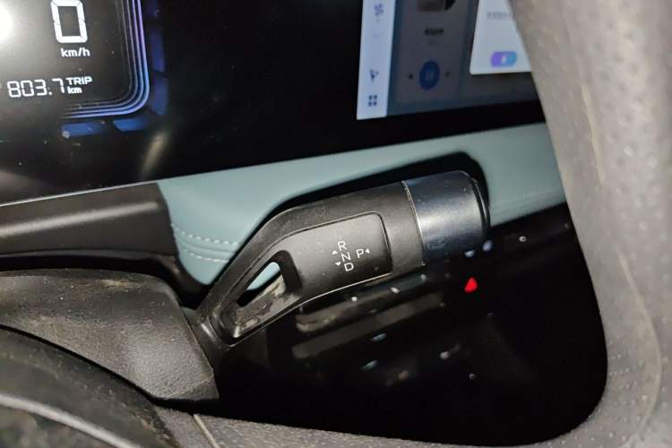 Used Geometry E Firefly 2024 301km Starlight Gear Lever