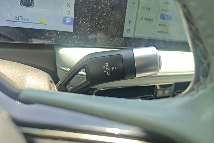 Used Geometry E Firefly 2024 401 km Fluorescent Gear Lever