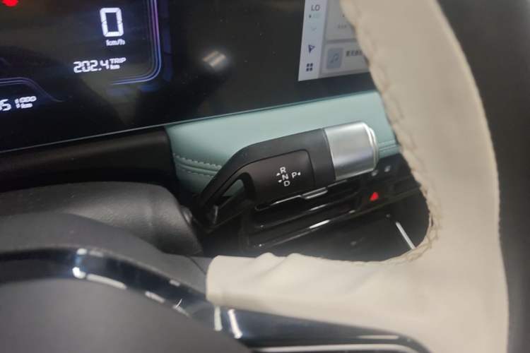 Used Geometry E Firefly 2024 301km Starlight Gear Lever