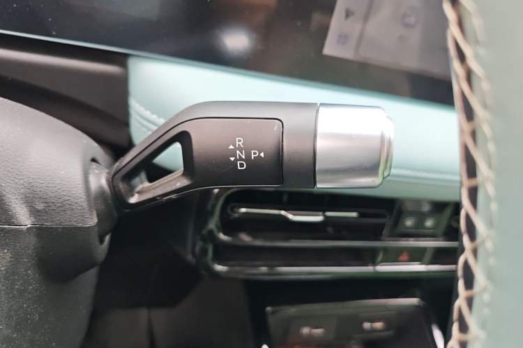 Used Geometry E Firefly 2024 401 km Fluorescent Gear Lever