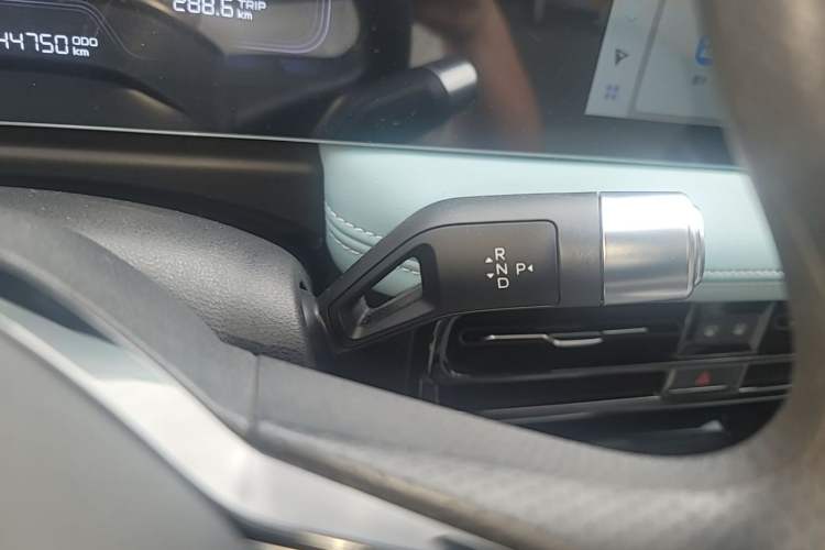 Used Geometry E Firefly 2024 301km Starlight Gear Lever