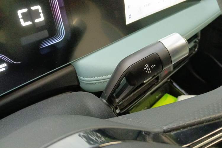 Used Geometry E Firefly 2024 301km Starlight Gear Lever