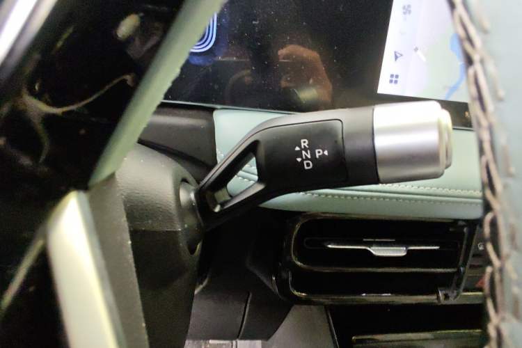 Used Geometry E Firefly 2024 401 km Fluorescent Gear Lever