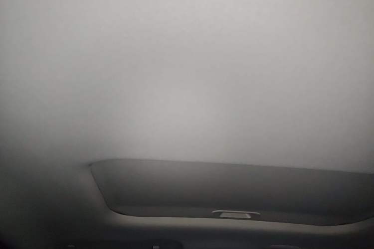 Used Geometry E Firefly 2024 301km Starlight Headliner
