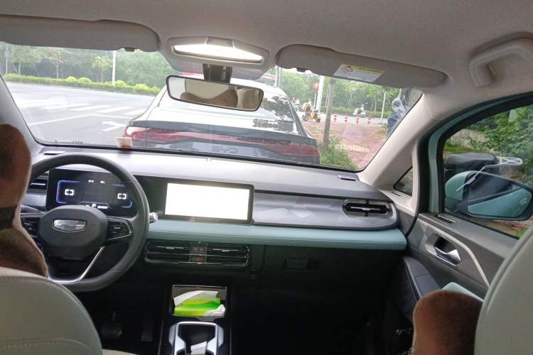Used Geometry E Firefly 2024 301km Starlight Headliner
