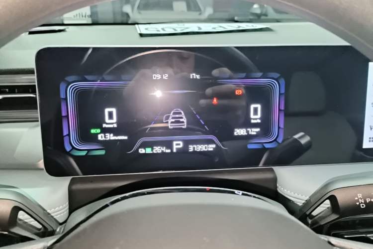Used Geometry E Firefly 2024 401km Starlight Instrument Cluster