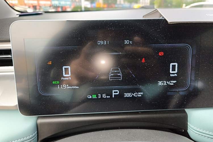 Used Geometry E Firefly 2024 401 km Fluorescent Instrument Cluster