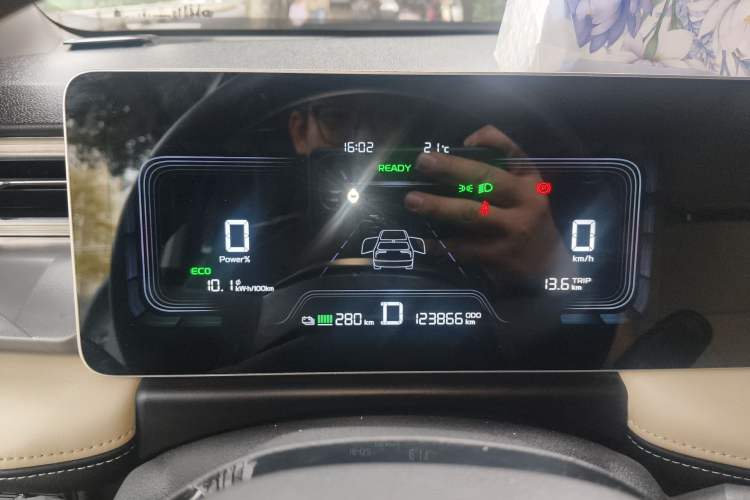Used Geometry E Firefly 2024 301km Flowing Light Instrument Cluster