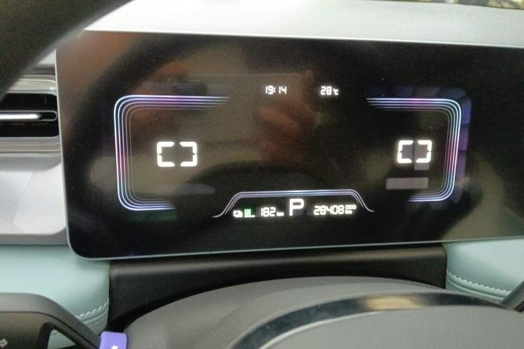 Used Geometry E Firefly 2024 301km Starlight Instrument Cluster
