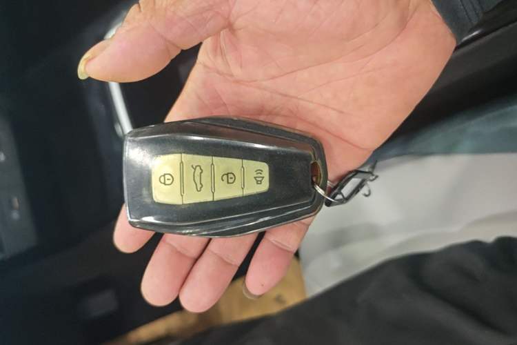 Used Geometry E Firefly 2024 401 km Fluorescent Interior 1
