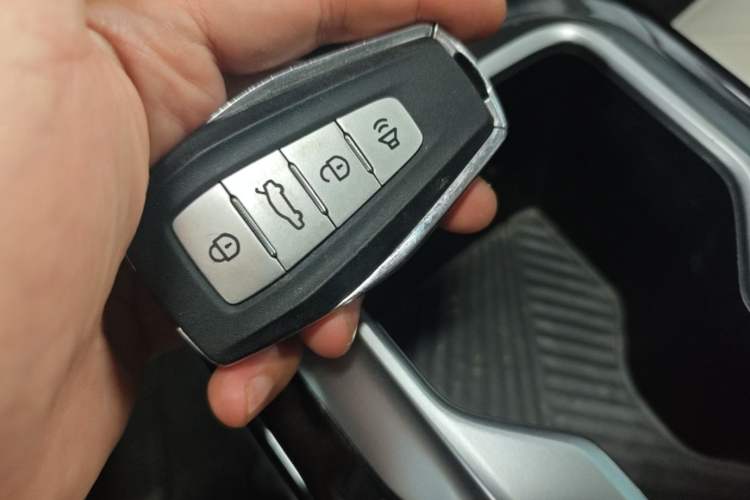 Used Geometry E Firefly 2024 401 km Fluorescent Interior 1