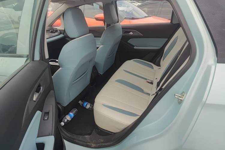 Used Geometry E Firefly 2024 401 km Fluorescent Interior 1