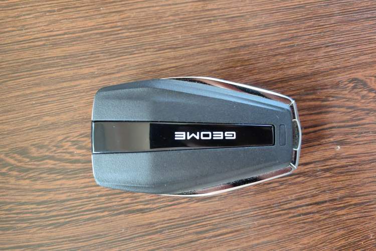 Used Geometry E Firefly 2024 301km Starlight Interior 1