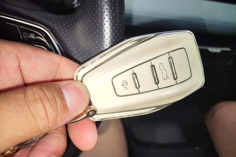Used Geometry E Firefly 2024 301km Starlight Interior 1