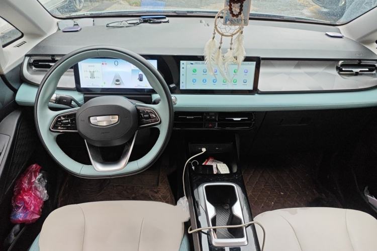 Used Geometry E Firefly 2024 401 km Fluorescent Interior 2