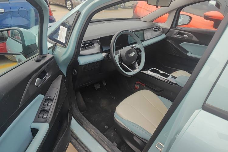 Used Geometry E Firefly 2024 401 km Fluorescent Interior 2