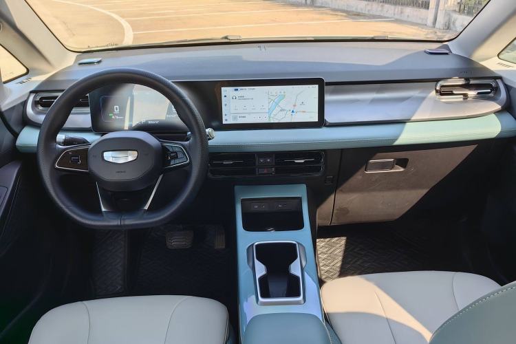 Used Geometry E Firefly 2024 301km Starlight Interior 2