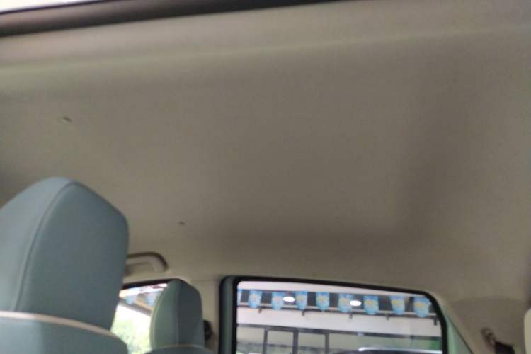 Used Geometry E Firefly 2024 301km Starlight Interior 3