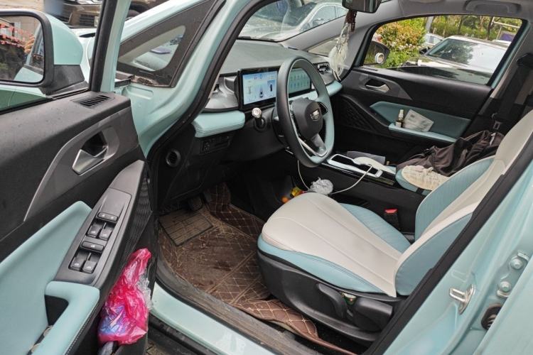 Used Geometry E Firefly 2024 401 km Fluorescent Interior 3