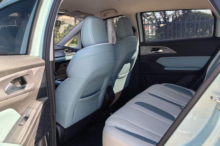 Used Geometry E Firefly 2024 301km Starlight Interior 3